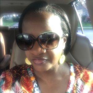 Meet your Posher, Charlotte